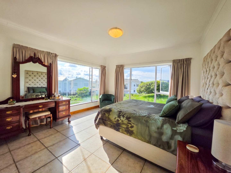 4 Bedroom Property for Sale in Stilbaai Wes Western Cape